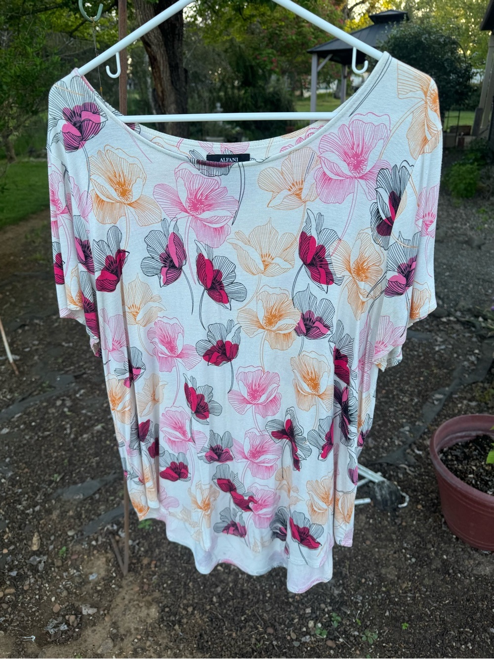 Alfani Floral Scoop-Neck Women’s Top in White with Pink & Orange Flowers